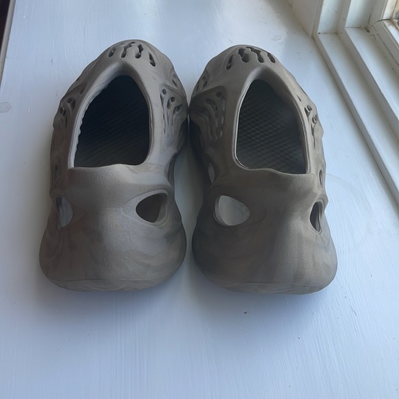 Yeezy Foam Runner Stone Sage Size 8 - Picture 3 of 6